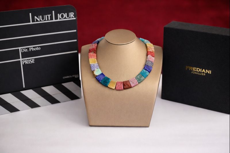 C. FLOROU & M. DESHORS portent des bijoux FREDIANI